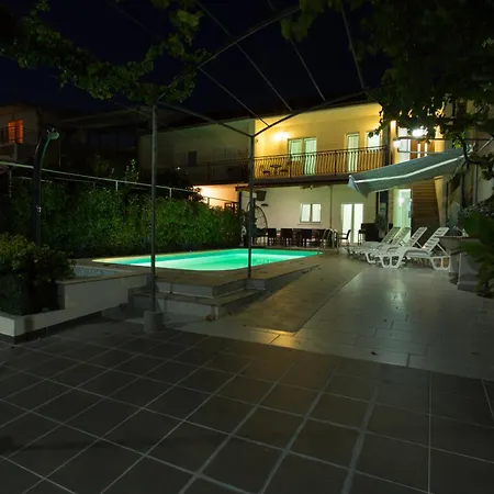 Beachfront Mami בית נופש Poljica (Trogir)