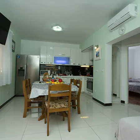בית נופש Beachfront Mami Poljica (Trogir)