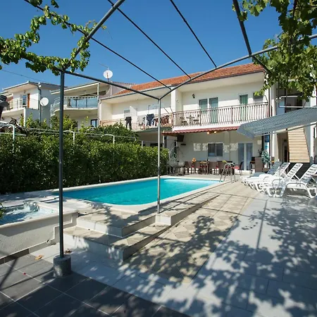 בית נופש Beachfront Mami Poljica (Trogir)