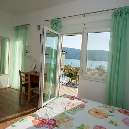 Beachfront Mami * Poljica (Trogir)