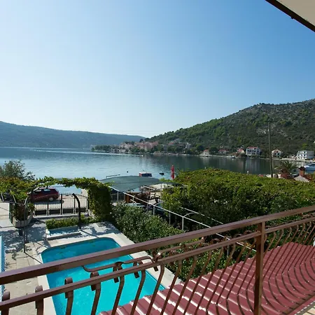 Beachfront Mami * Poljica (Trogir)